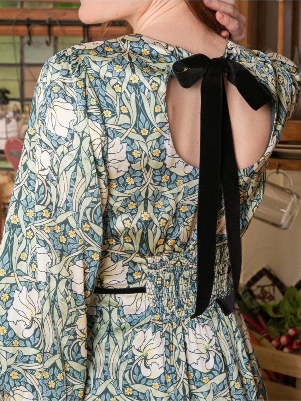 Hope and Ivy Green Floral Long-Sleeve Maxi Dress with Bow Detail - Picture 4 of 7